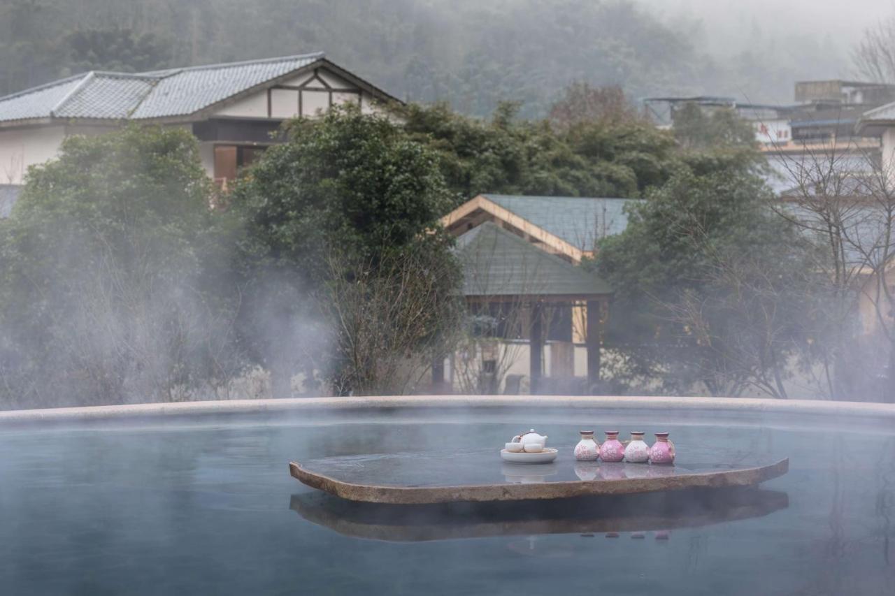 Howard Johnson Huashuiwan Hot Springs Resort Čcheng-tu Exteriér fotografie