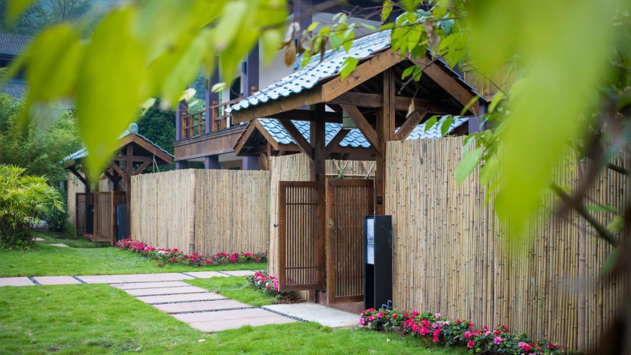 Howard Johnson Huashuiwan Hot Springs Resort Čcheng-tu Exteriér fotografie